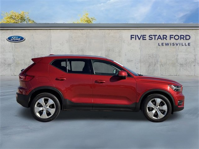 Used 2021 Volvo XC40 T4 Momentum image 4