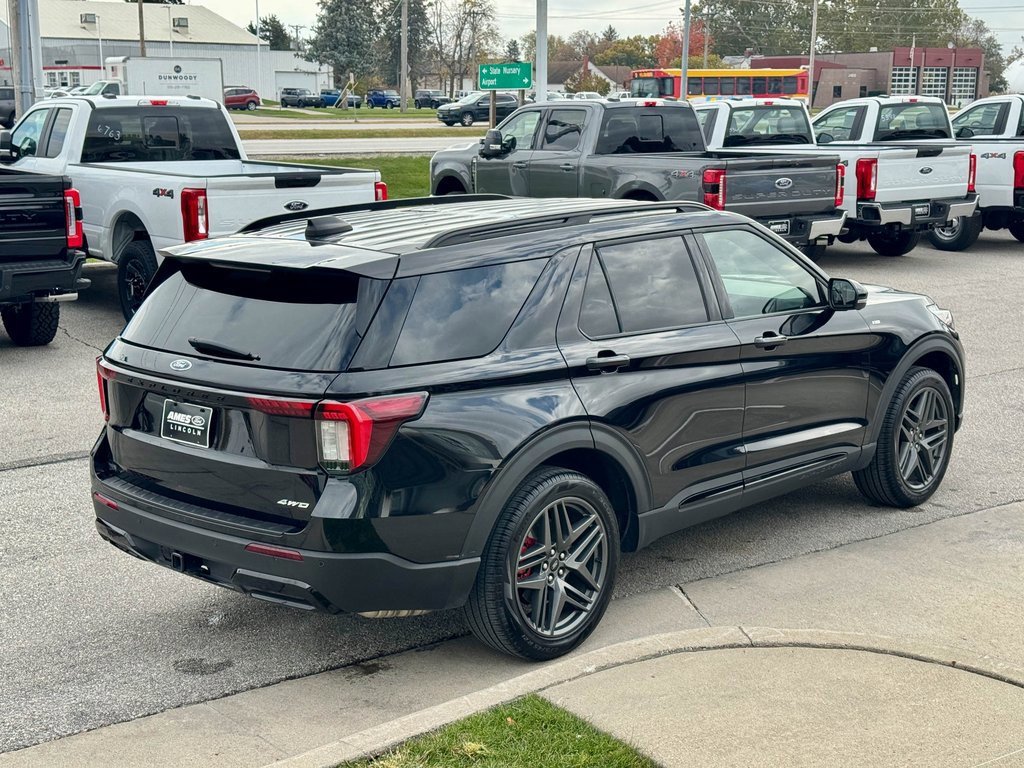 Certified 2025 Ford Explorer ST-Line w/ ST-Line Street Pack image 3