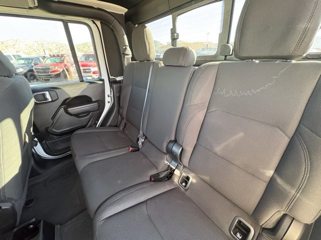 Used 2023 Jeep Gladiator Willys image 16