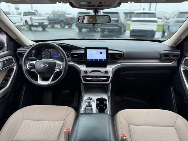 Certified 2024 Ford Explorer XLT image 2