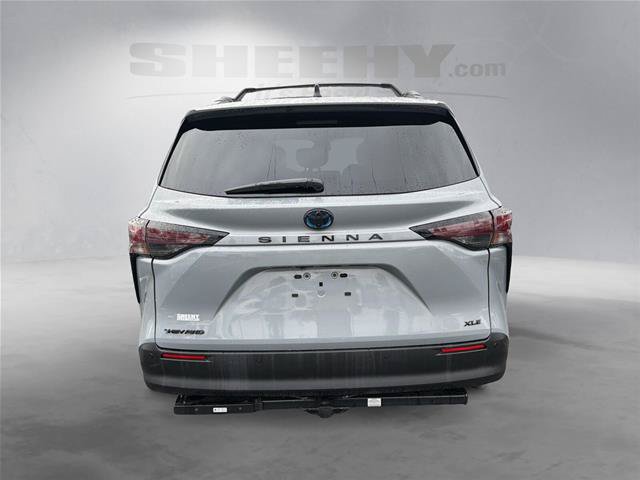 Used 2025 Toyota Sienna XLE Woodland Edition AWD/4WD image 14