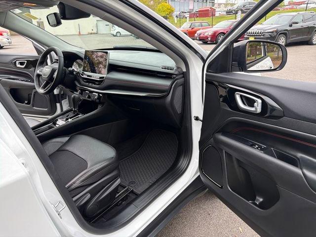 Used 2022 Jeep Compass Trailhawk w/ Trailhawk Convenience Group AWD/4WD image 25