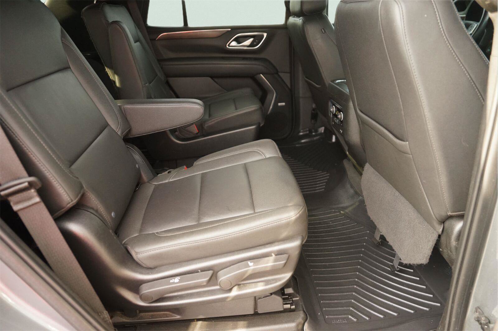 Used 2022 Chevrolet Tahoe Z71 w/ Luxury Package AWD/4WD image 17