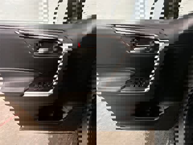 Used 2022 Toyota RAV4 XLE w/ Convenience Package image 21