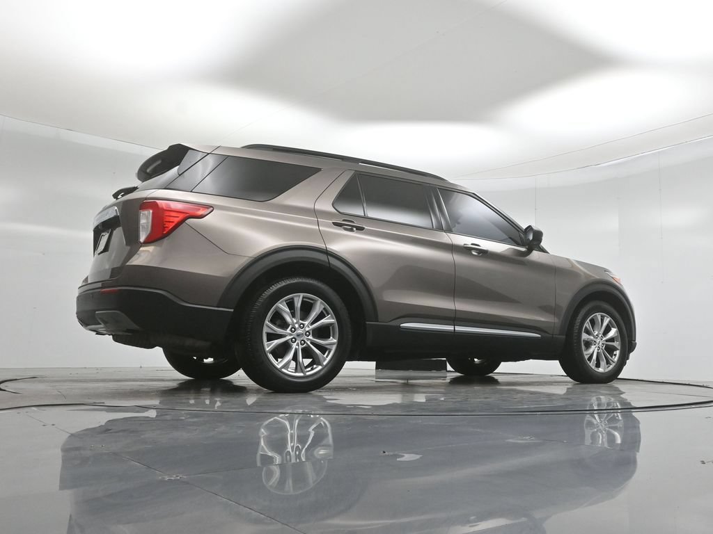 Certified 2021 Ford Explorer XLT w/ Equipment Group 202A RWD image 49