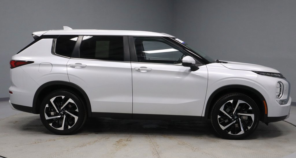 Used 2023 Mitsubishi Outlander SE image 6