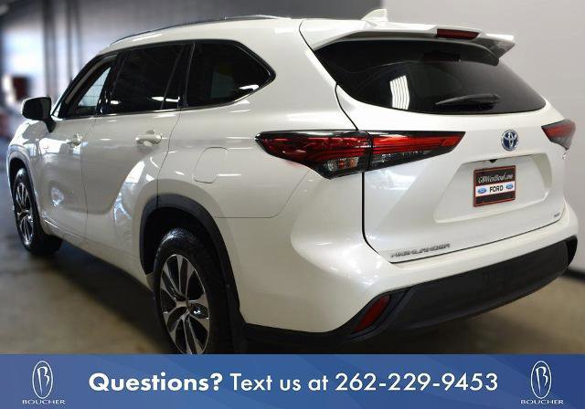 Used 2020 Toyota Highlander XLE AWD/4WD image 3