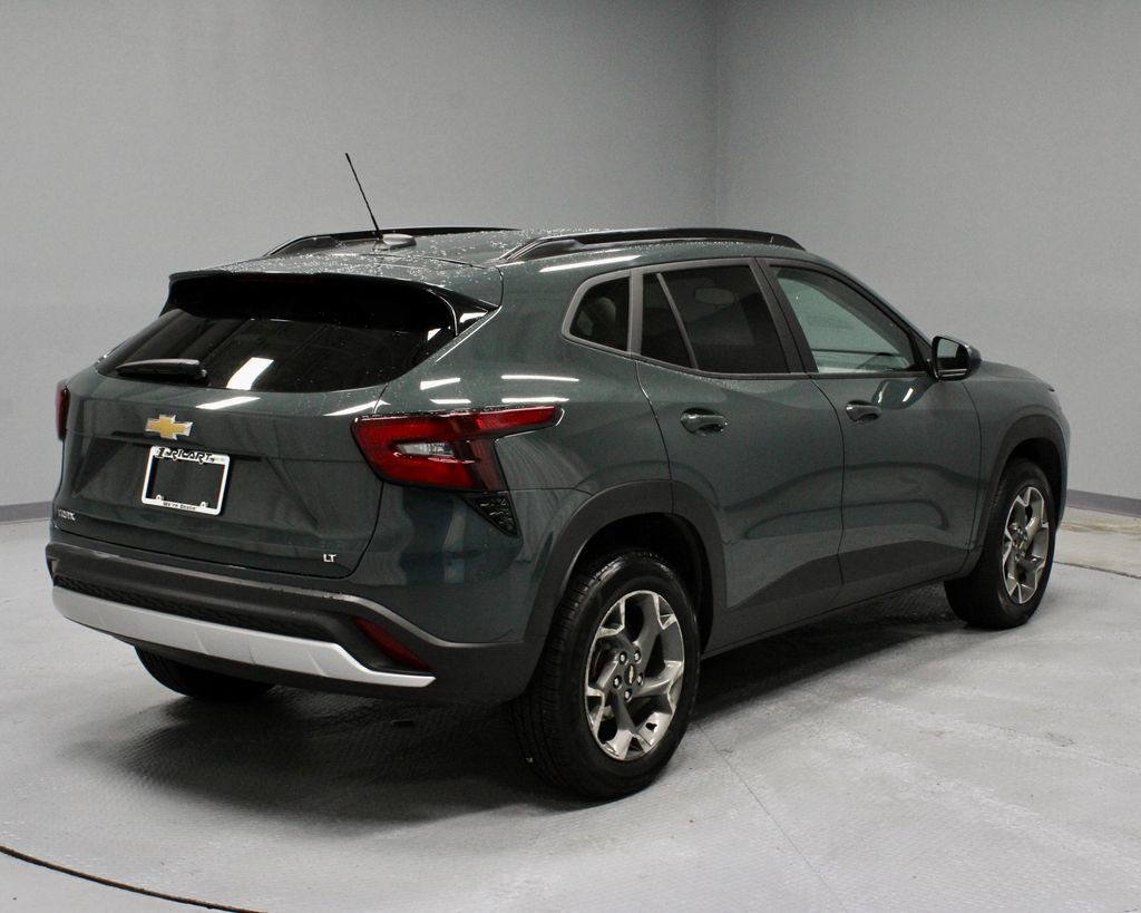 Used 2025 Chevrolet Trax LT FWD image 11