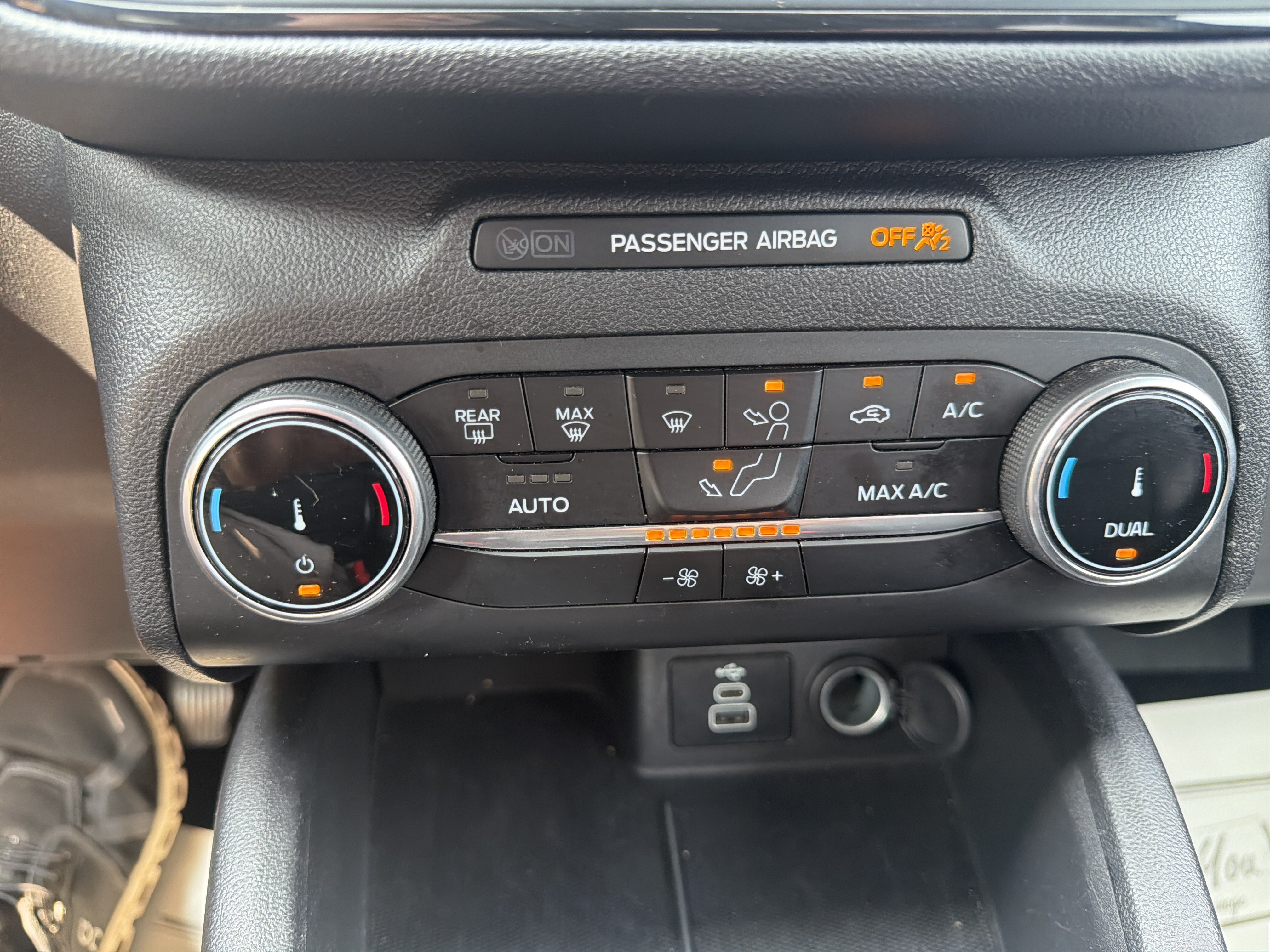 Certified 2025 Ford Escape ST-Line AWD/4WD image 28