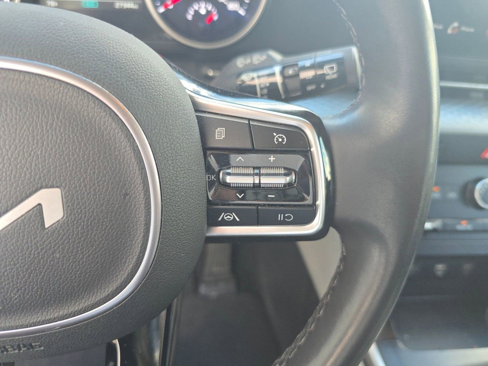 Used 2024 Kia Carnival LX image 22