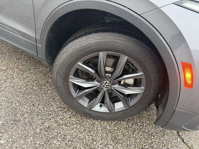 Used 2022 Volkswagen Tiguan SE AWD/4WD image 38