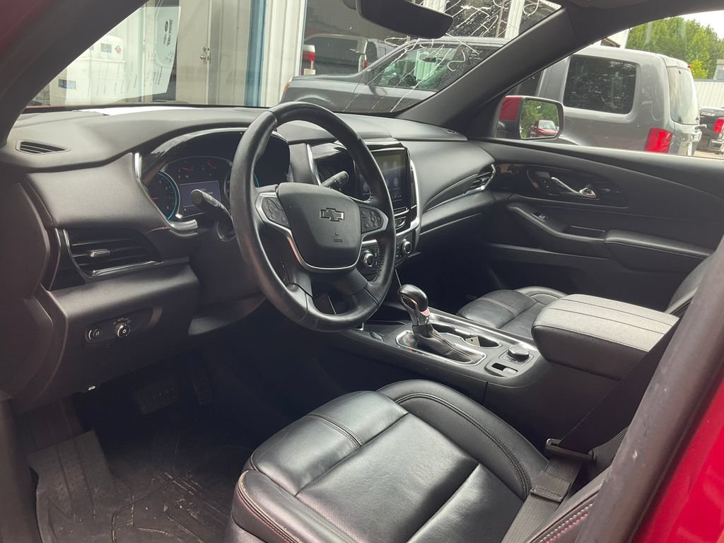 Used 2022 Chevrolet Traverse RS FWD image 15