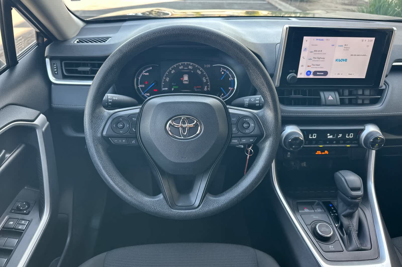 Used 2025 Toyota RAV4 LE AWD/4WD image 15