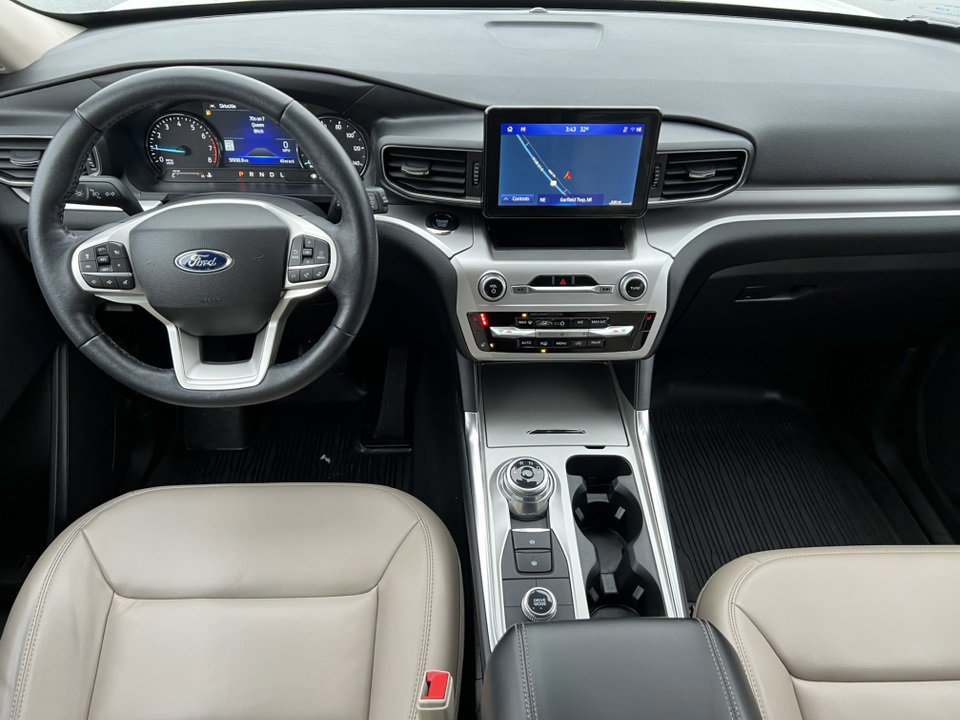 Certified 2022 Ford Explorer XLT w/ Equipment Group 202A image 9