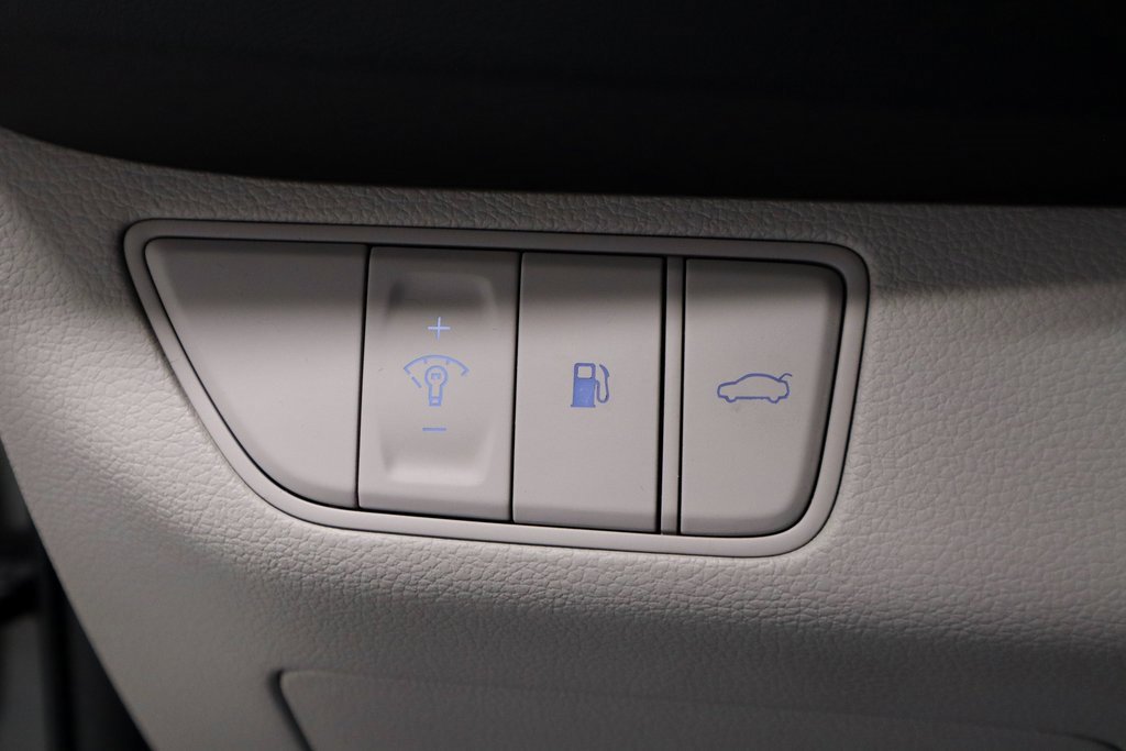 Used 2023 Genesis G70 2.0T image 28