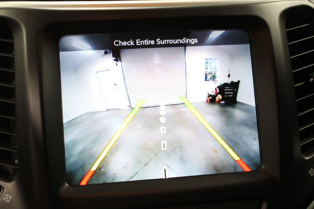 Used 2018 Jeep Cherokee Latitude Plus FWD image 46