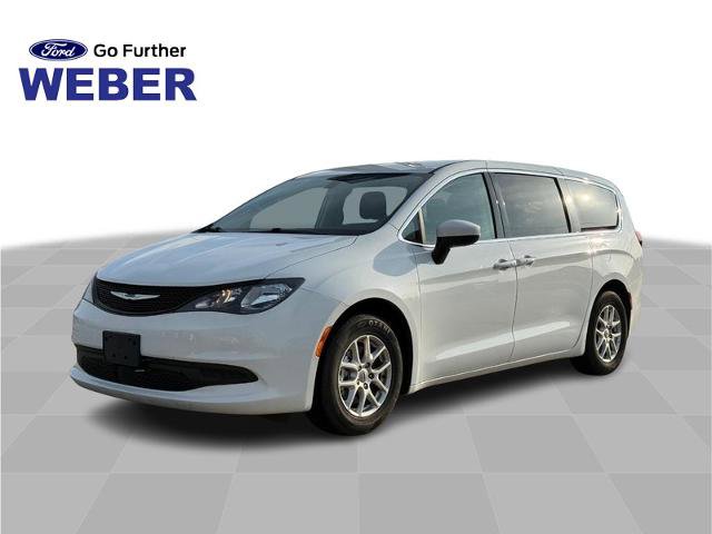 Used 2022 Chrysler Voyager LX image 1