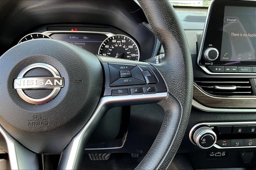 Used 2024 Nissan Altima 2.5 SV FWD image 13