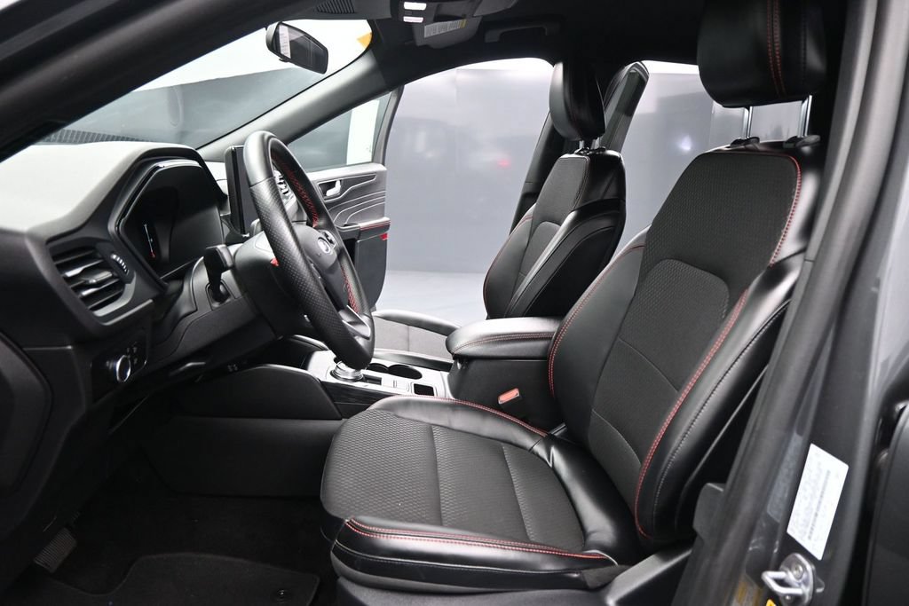Certified 2025 Ford Escape ST-Line w/ Tech Pack #1 FWD image 9
