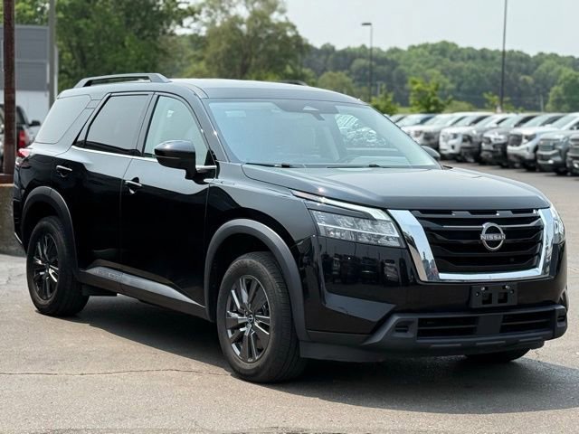 Used 2022 Nissan Pathfinder SV image 14