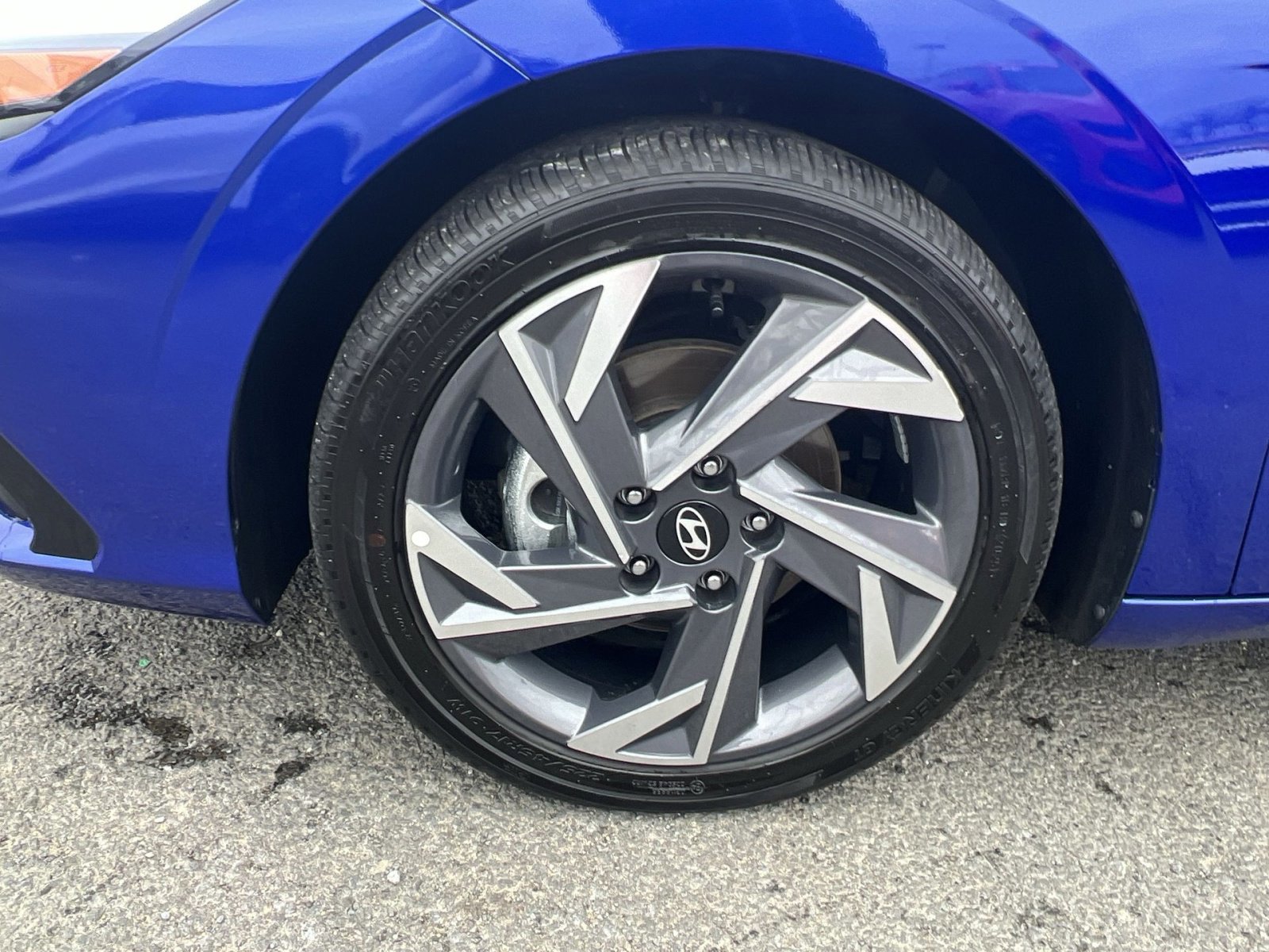 Used 2025 Hyundai Elantra Limited image 12