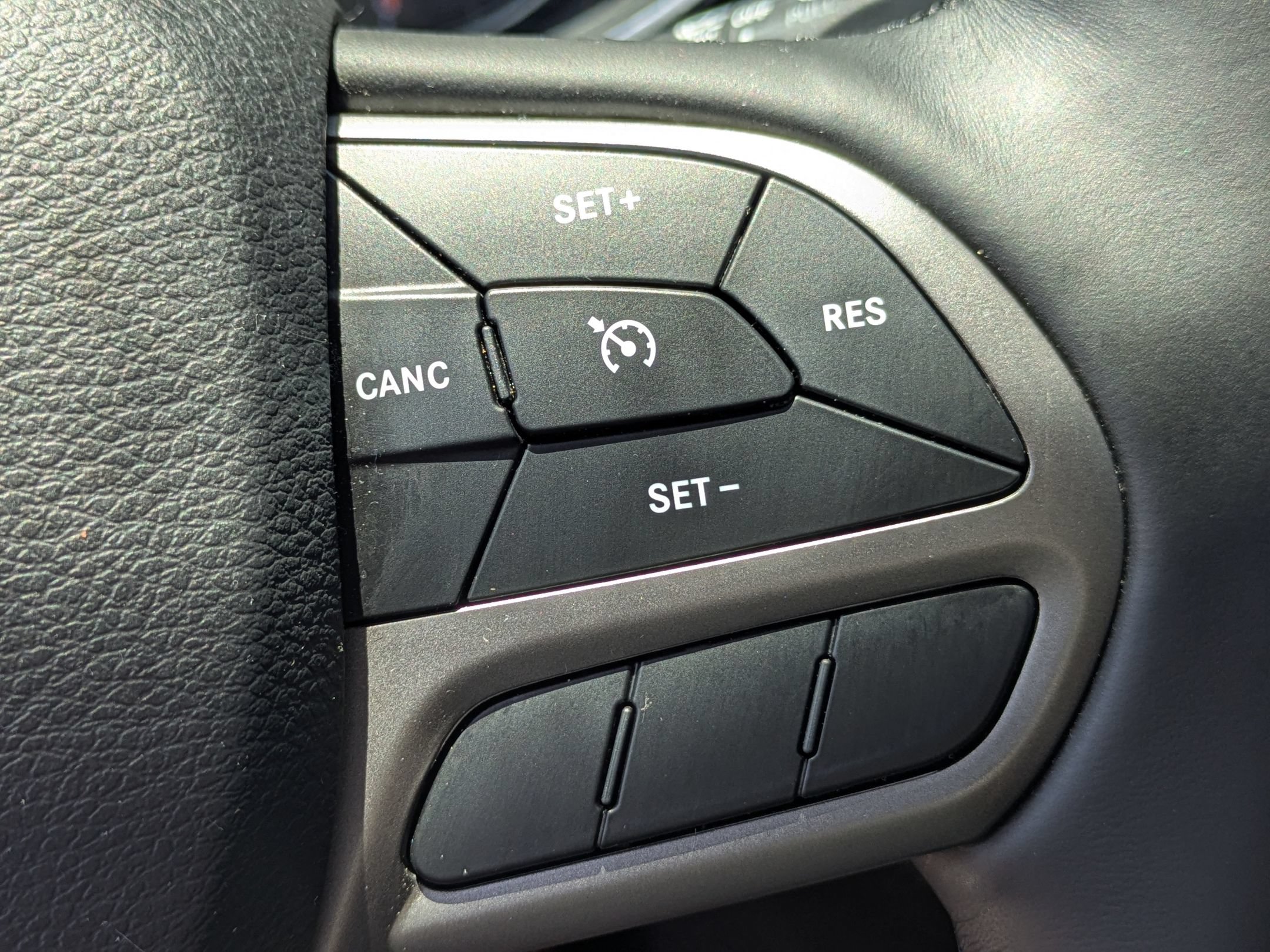 Used 2019 Jeep Cherokee Limited AWD/4WD image 17