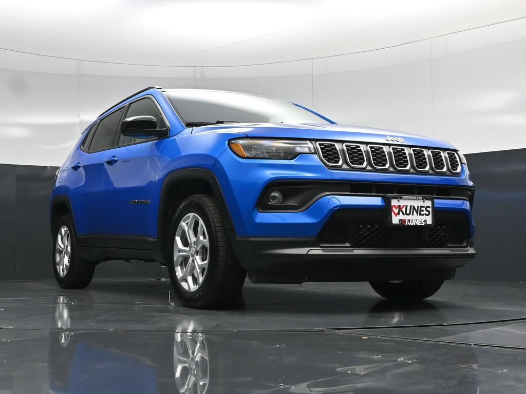 Used 2024 Jeep Compass Latitude w/ Convenience Group AWD/4WD image 47