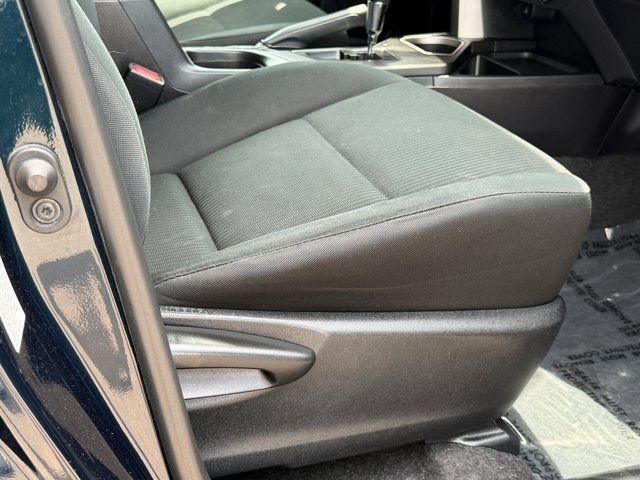 Used 2018 Toyota RAV4 LE FWD image 27