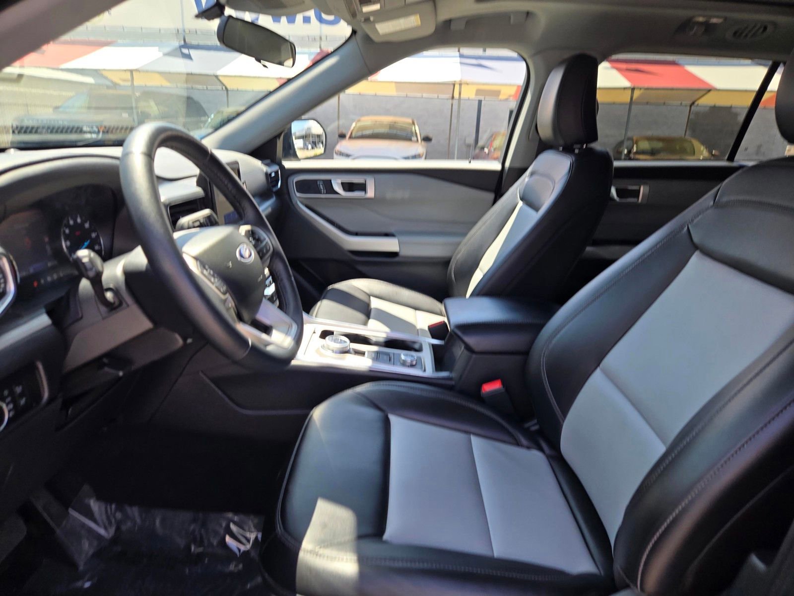 Certified 2023 Ford Explorer XLT w/ Equipment Group 202A AWD/4WD image 29