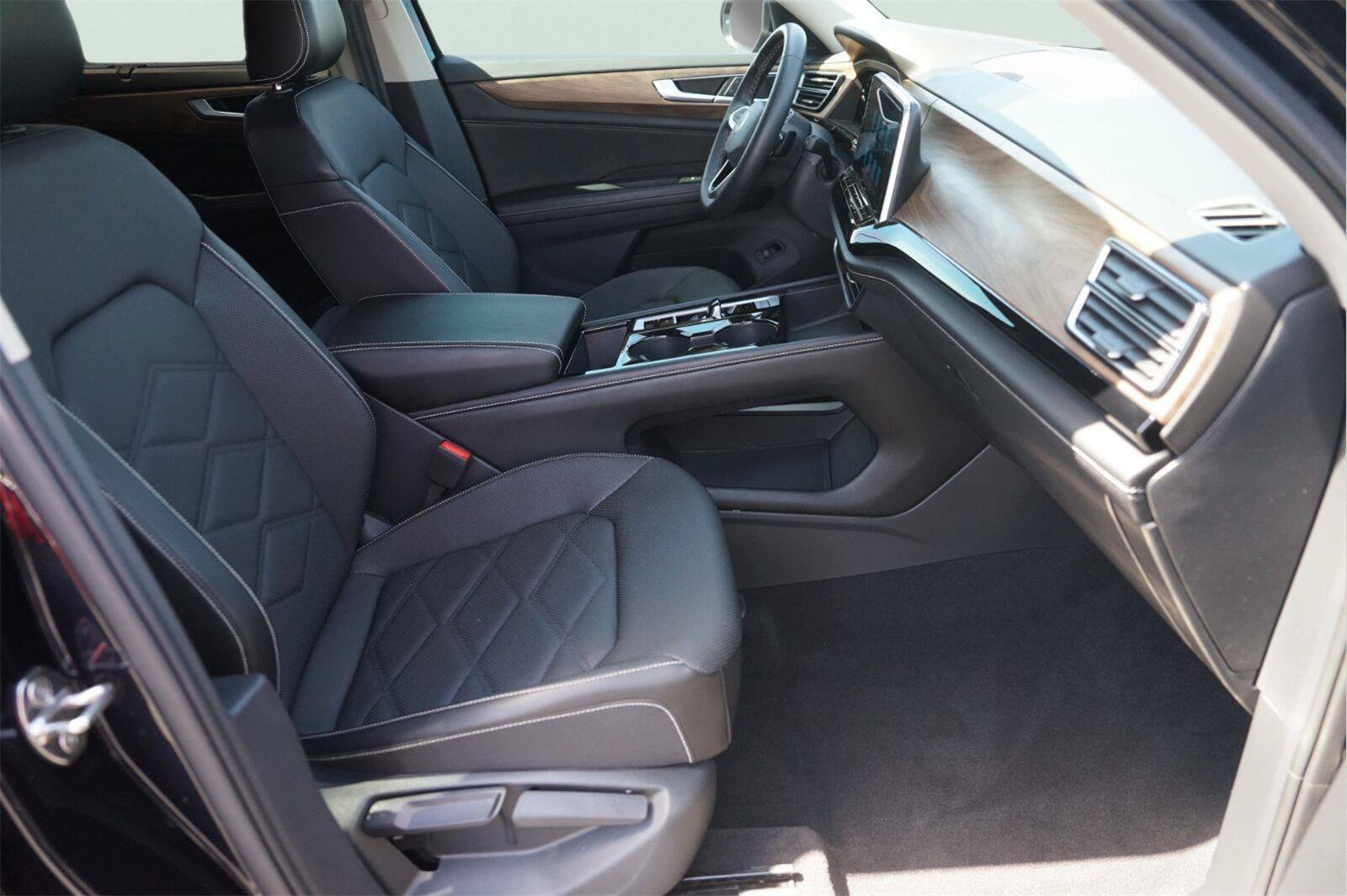Used 2024 Volkswagen Atlas SE FWD image 18