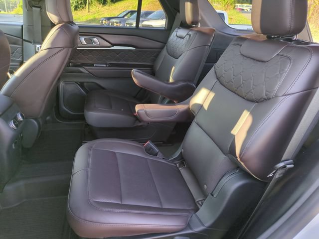 Certified 2025 Ford Explorer Platinum w/ Ultimate Package AWD/4WD image 30