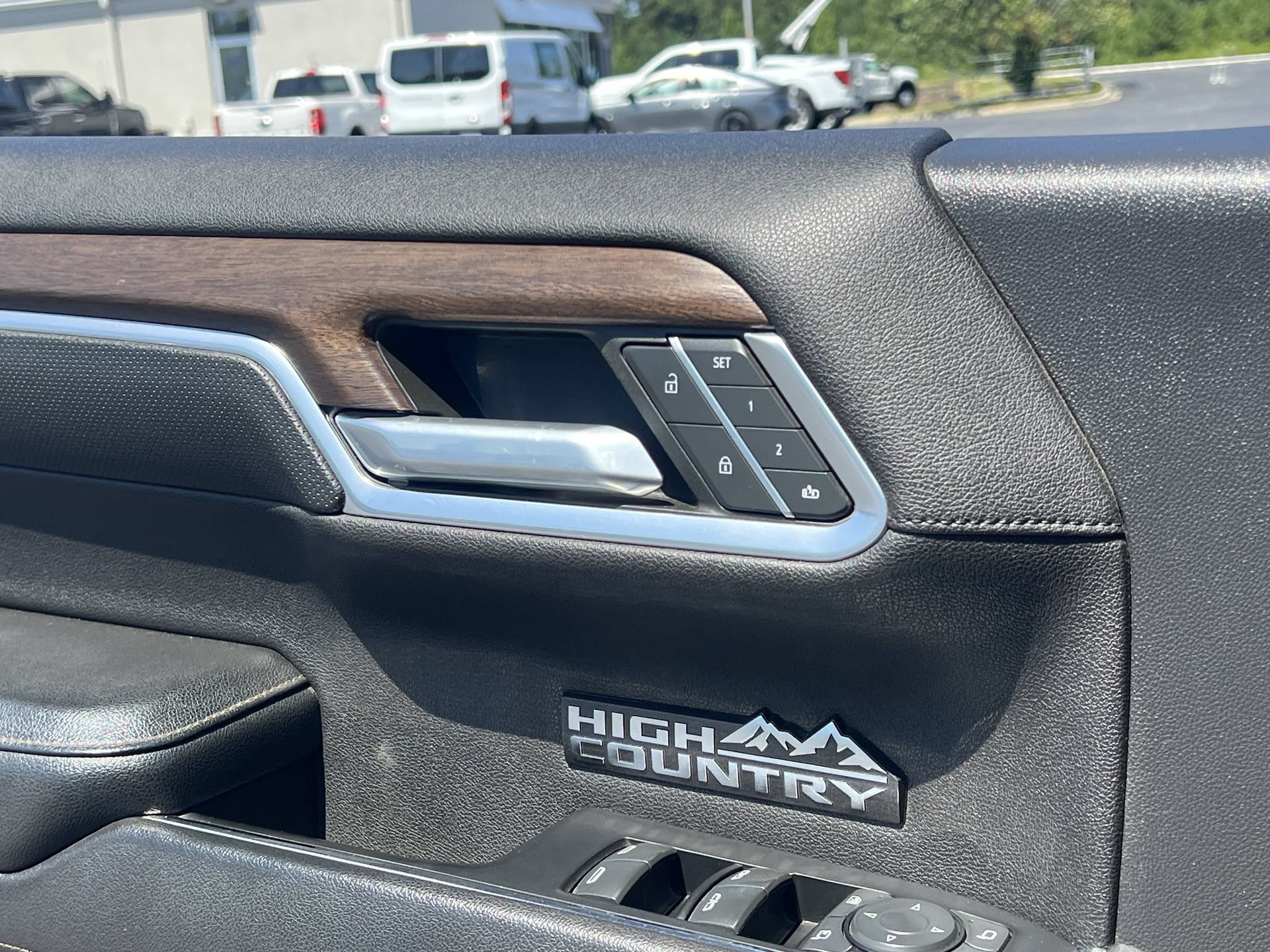 Used 2022 Chevrolet Silverado 1500 High Country w/ High Country Premium Package AWD/4WD image 15