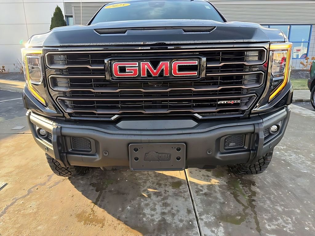 Used 2025 GMC Sierra 1500 AT4X image 10