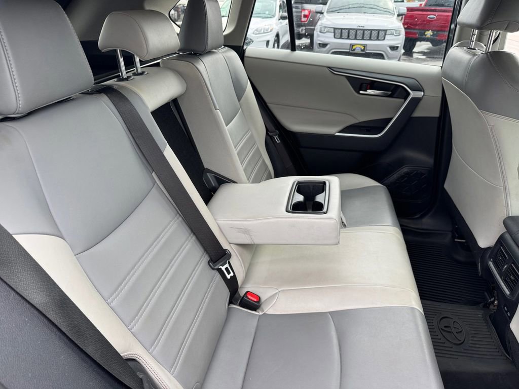 Used 2022 Toyota RAV4 XLE Premium AWD/4WD image 25