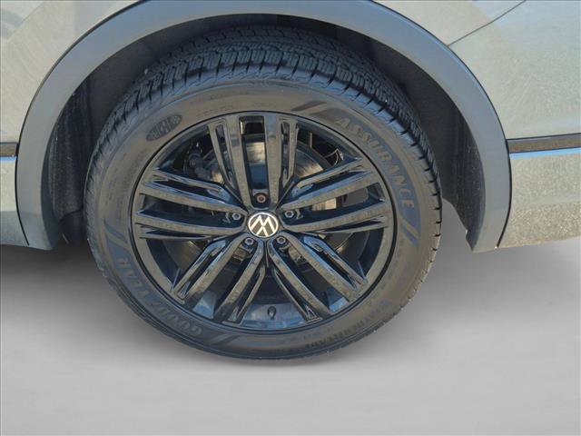 Used 2022 Volkswagen Tiguan SE R-Line AWD/4WD image 25