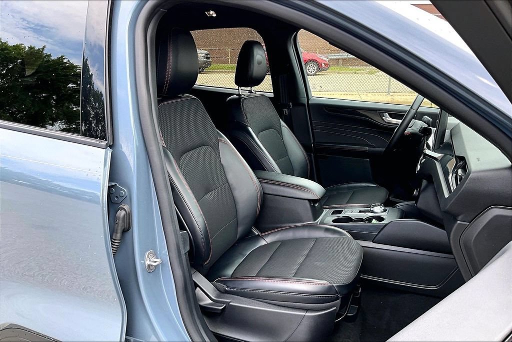 Certified 2025 Ford Escape ST-Line w/ Tech Pack #1 AWD/4WD image 7