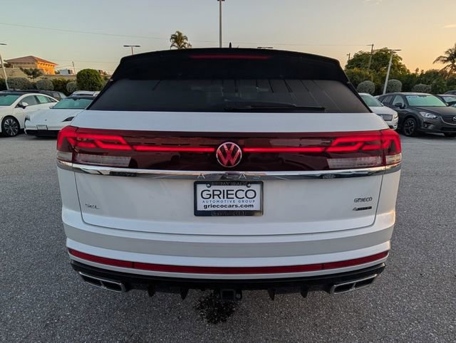 Used 2024 Volkswagen Atlas Cross Sport SEL R-Line AWD/4WD image 2