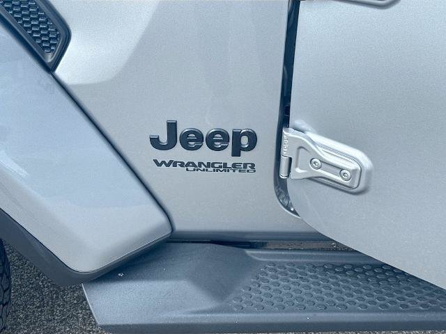 Used 2019 Jeep Wrangler Unlimited Sahara AWD/4WD image 22