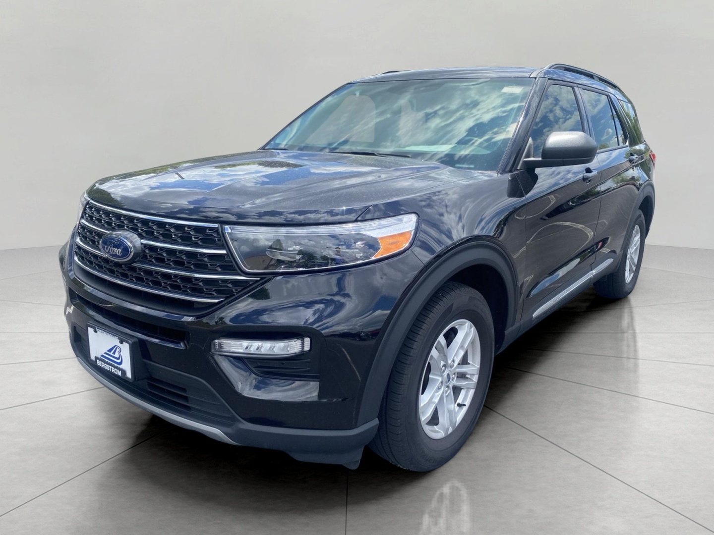 Certified 2024 Ford Explorer XLT w/ Equipment Group 202A AWD/4WD image 8