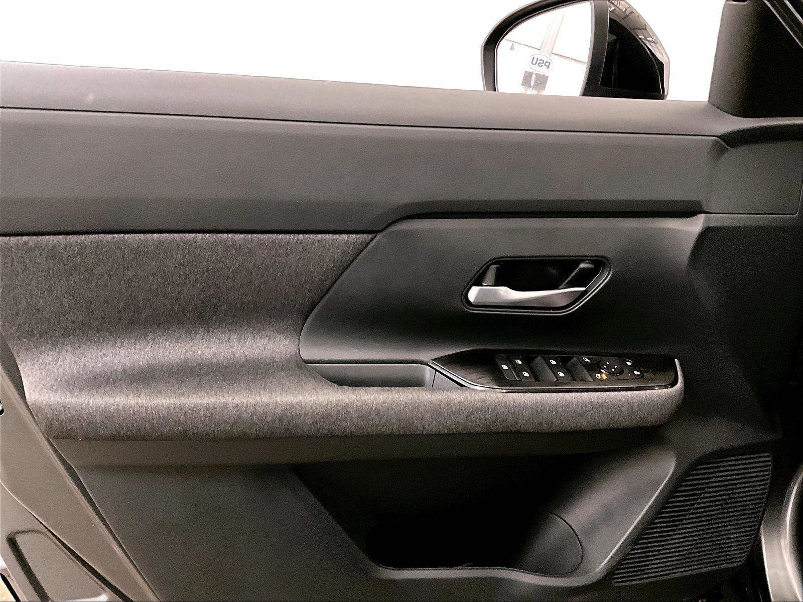 Used 2025 Nissan Kicks SV image 22