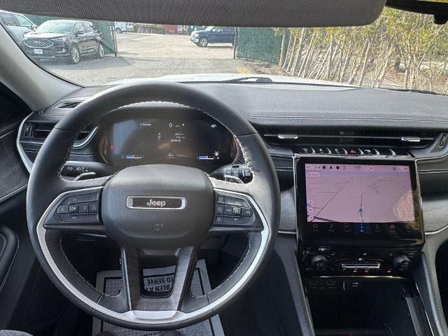 Used 2023 Jeep Grand Cherokee L Limited AWD/4WD image 13