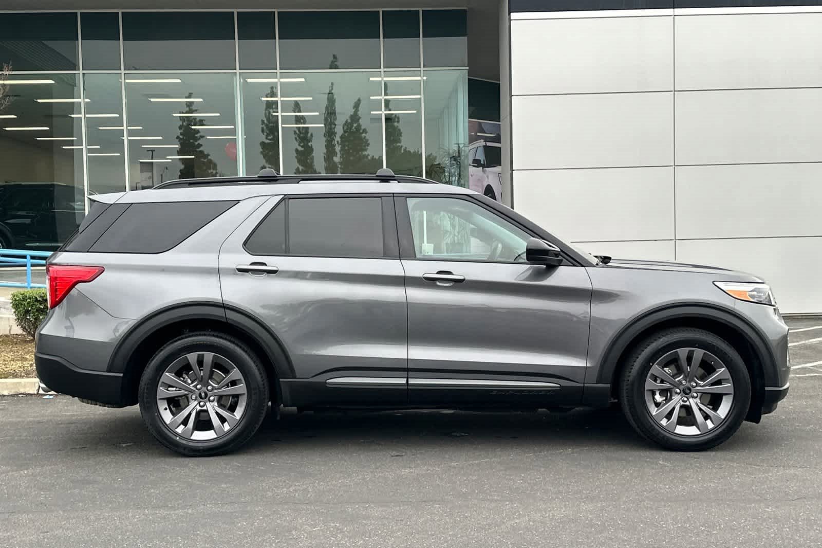 Certified 2022 Ford Explorer XLT w/ Equipment Group 202A image 6