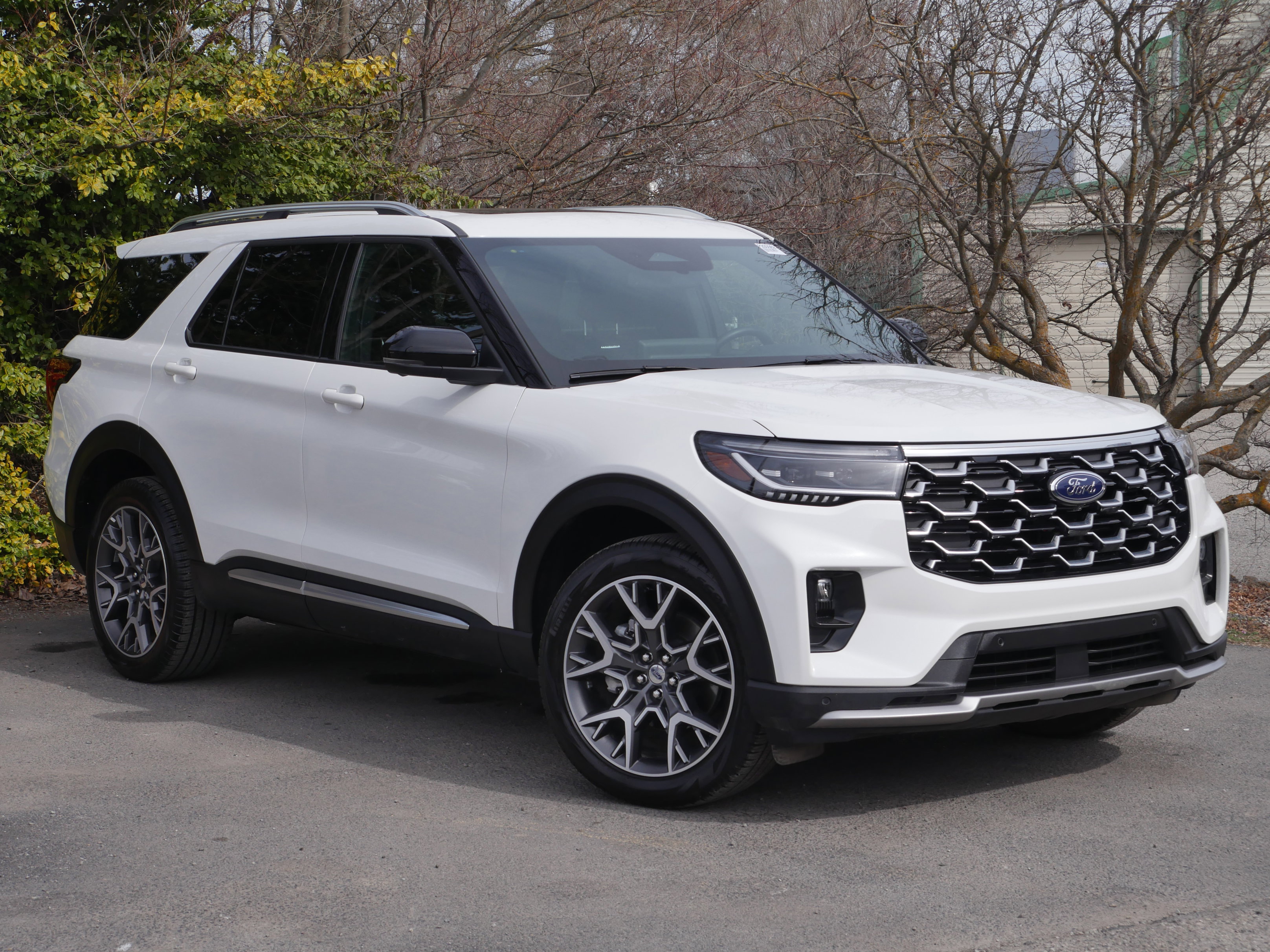 Certified 2025 Ford Explorer Platinum w/ Ultimate Package AWD/4WD image 8
