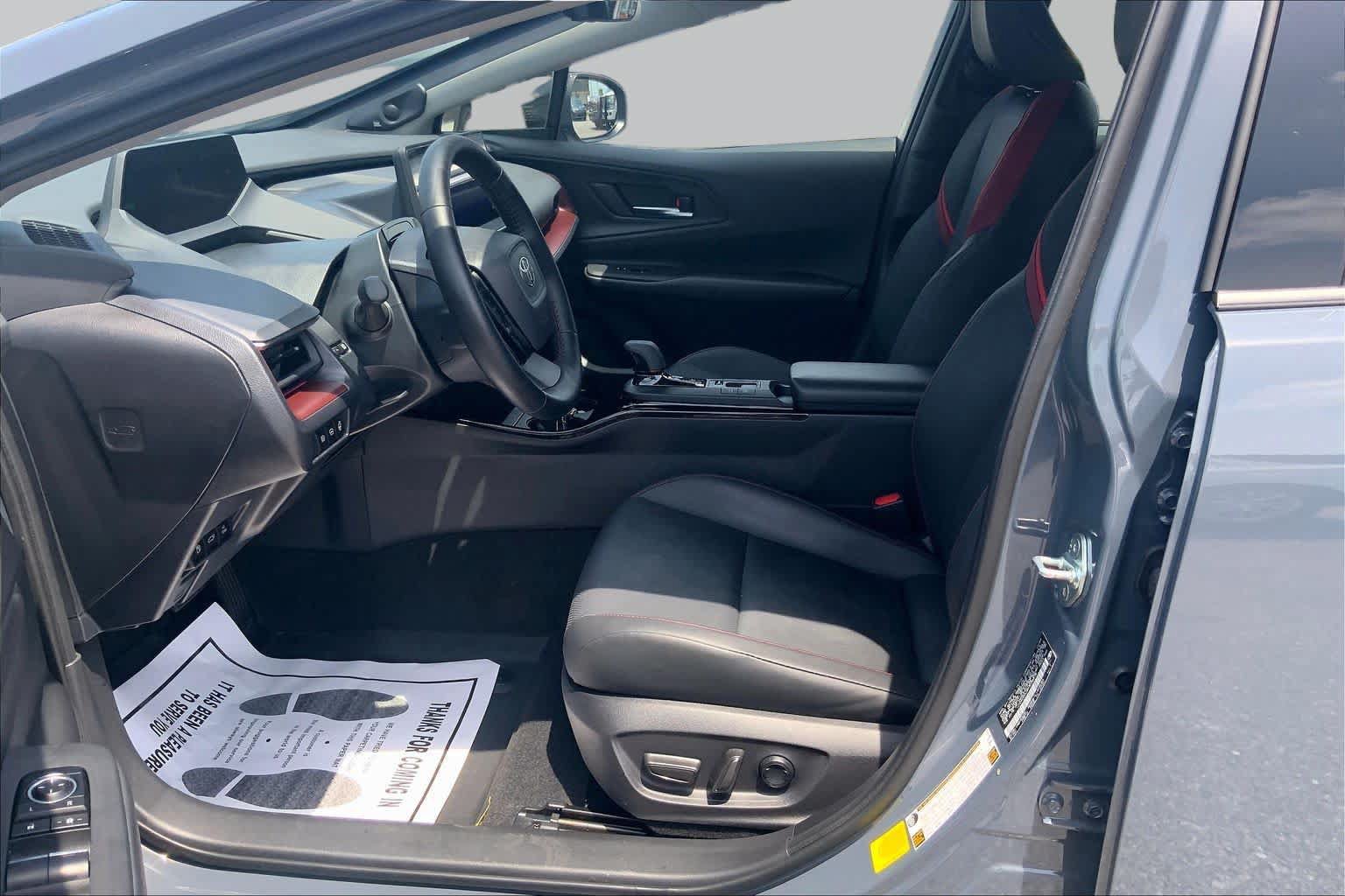Used 2024 Toyota Prius Prime Premium FWD image 8