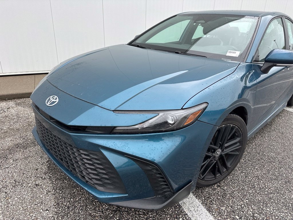 Used 2025 Toyota Camry SE FWD image 2