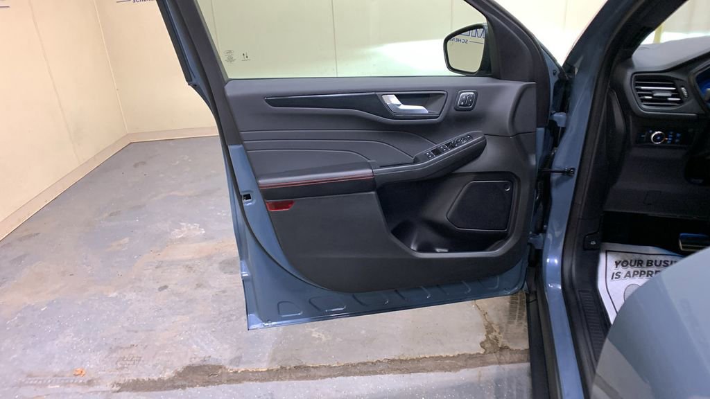 Certified 2023 Ford Escape ST-Line Elite image 28