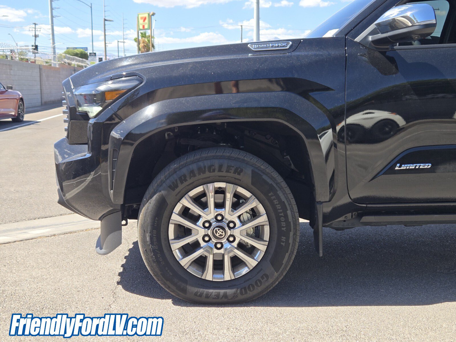Used 2025 Toyota Tacoma Limited AWD/4WD image 5