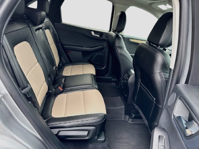 Certified 2022 Ford Escape Titanium w/ Titanium Elite Package AWD/4WD image 38