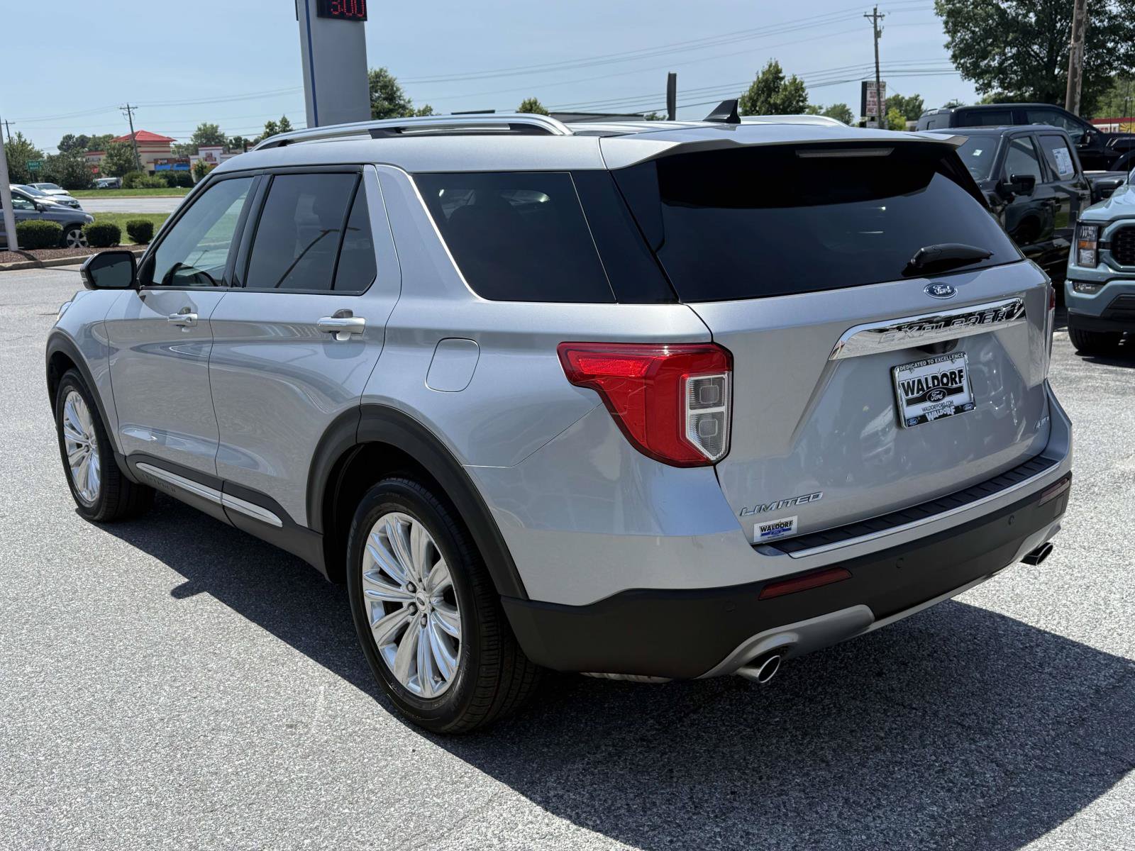 Certified 2021 Ford Explorer Limited AWD/4WD image 4