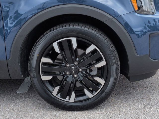 Used 2024 Kia Telluride SX w/ Towing Package FWD image 11